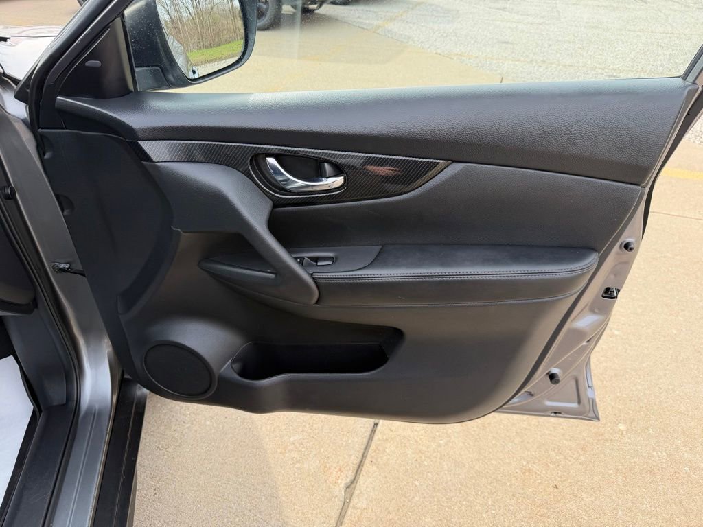 Used 2017 Nissan Rogue SL w/ SL Premium Package image 37