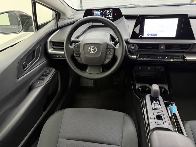 Used 2025 Toyota Prius LE FWD image 32