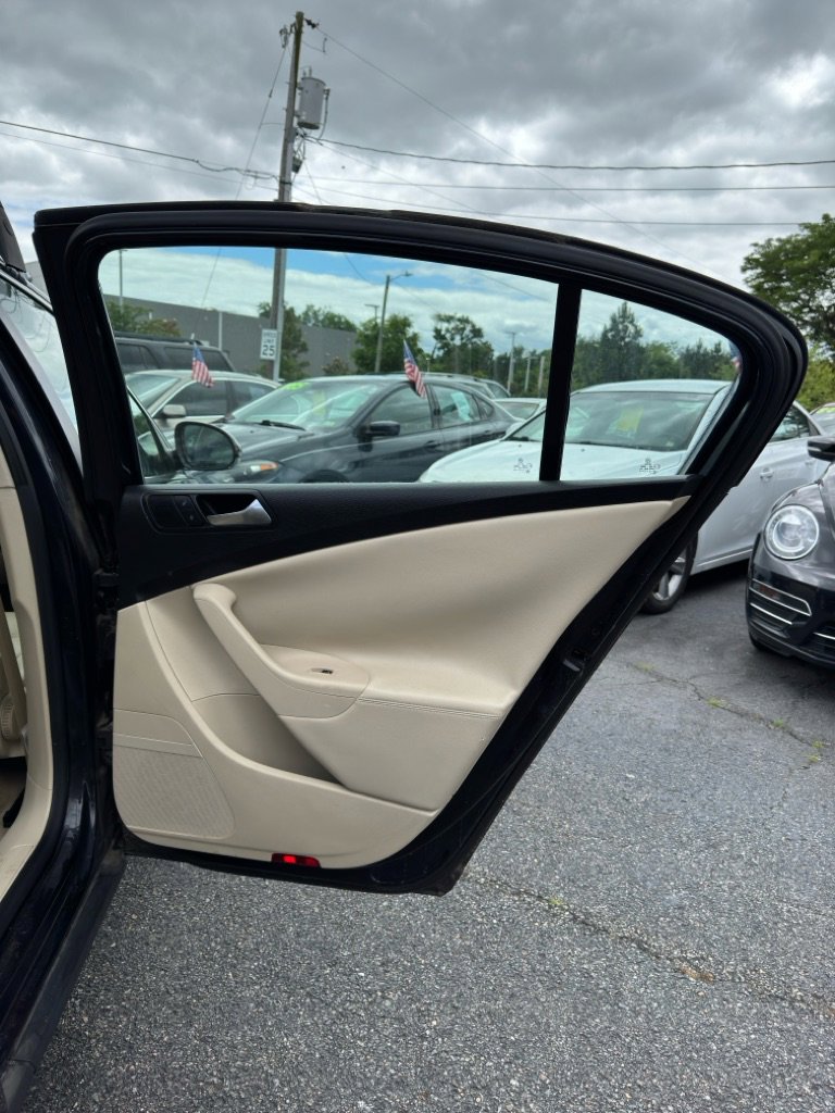 Used 2010 Volkswagen Passat Komfort image 10