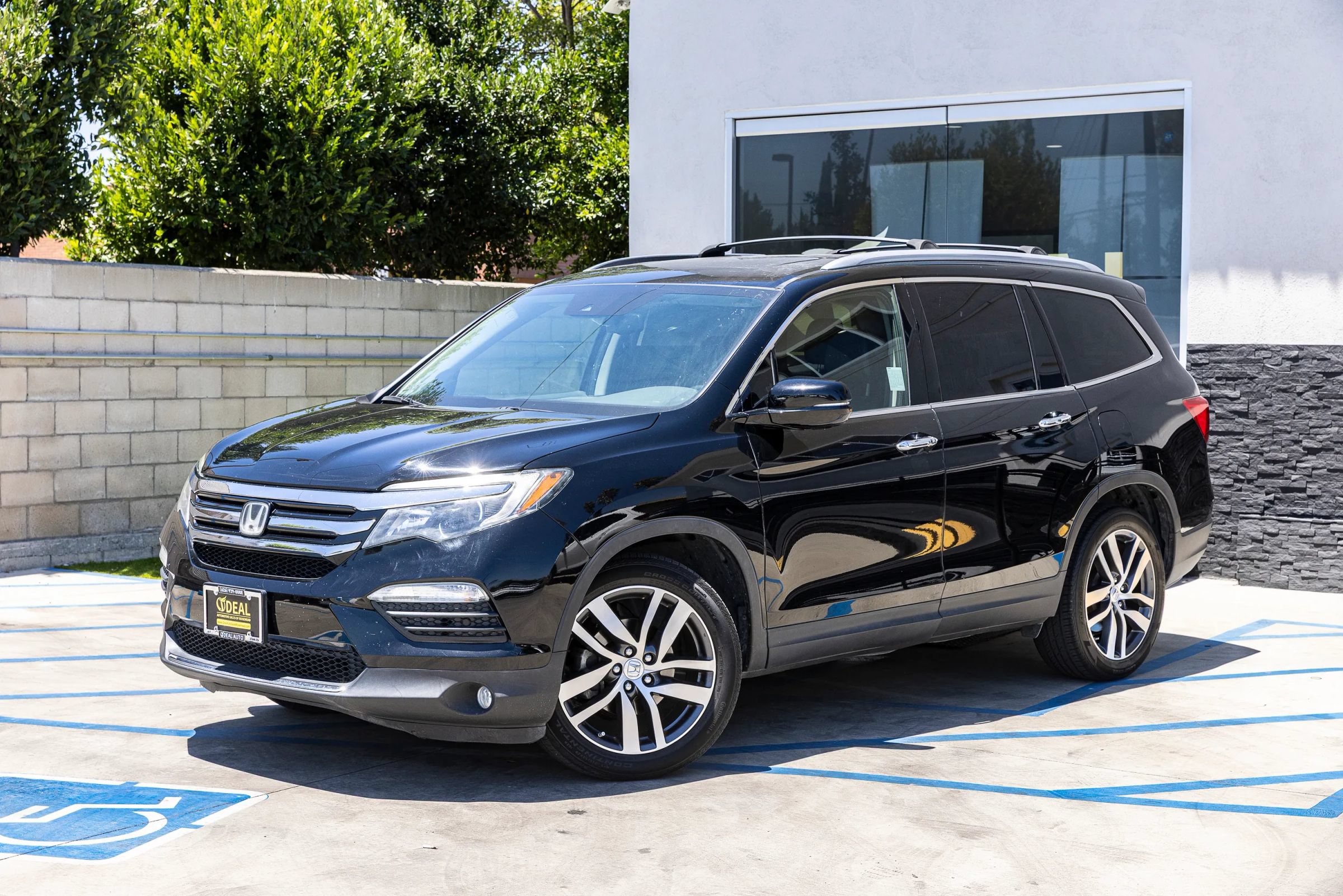 Used 2017 Honda Pilot Touring image 6