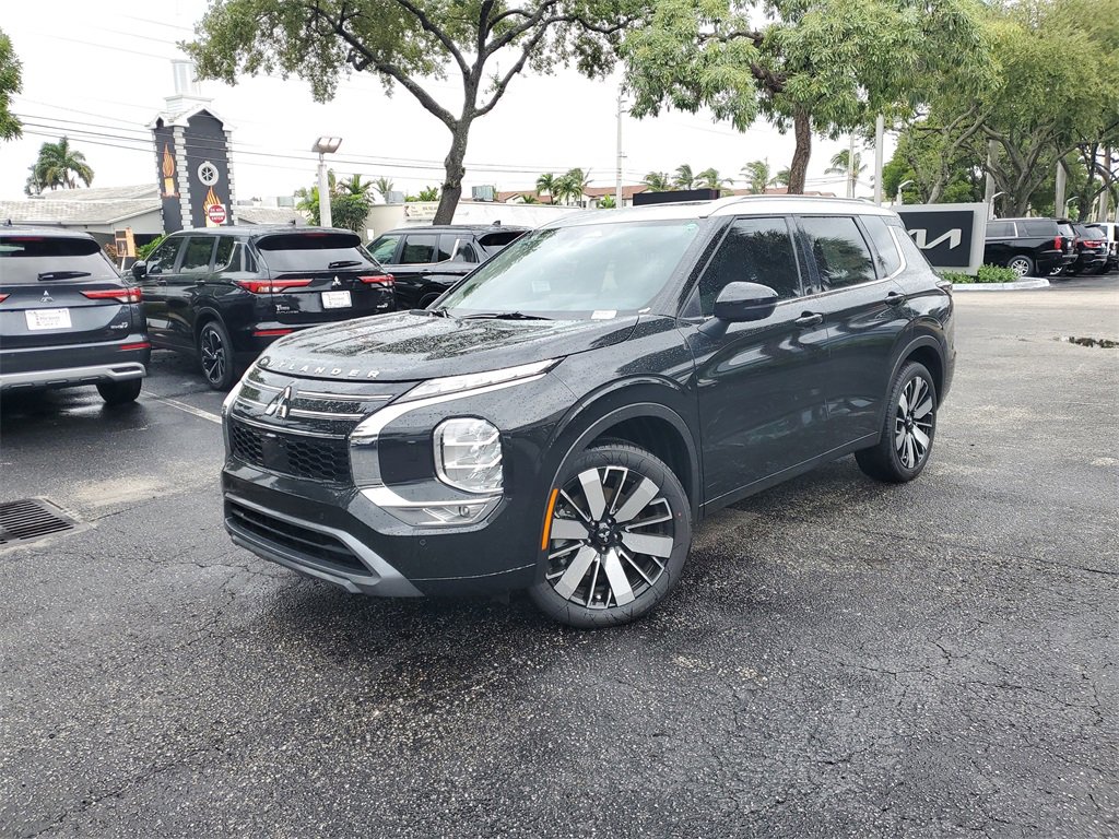 New 2025 Mitsubishi Outlander AWD image 3
