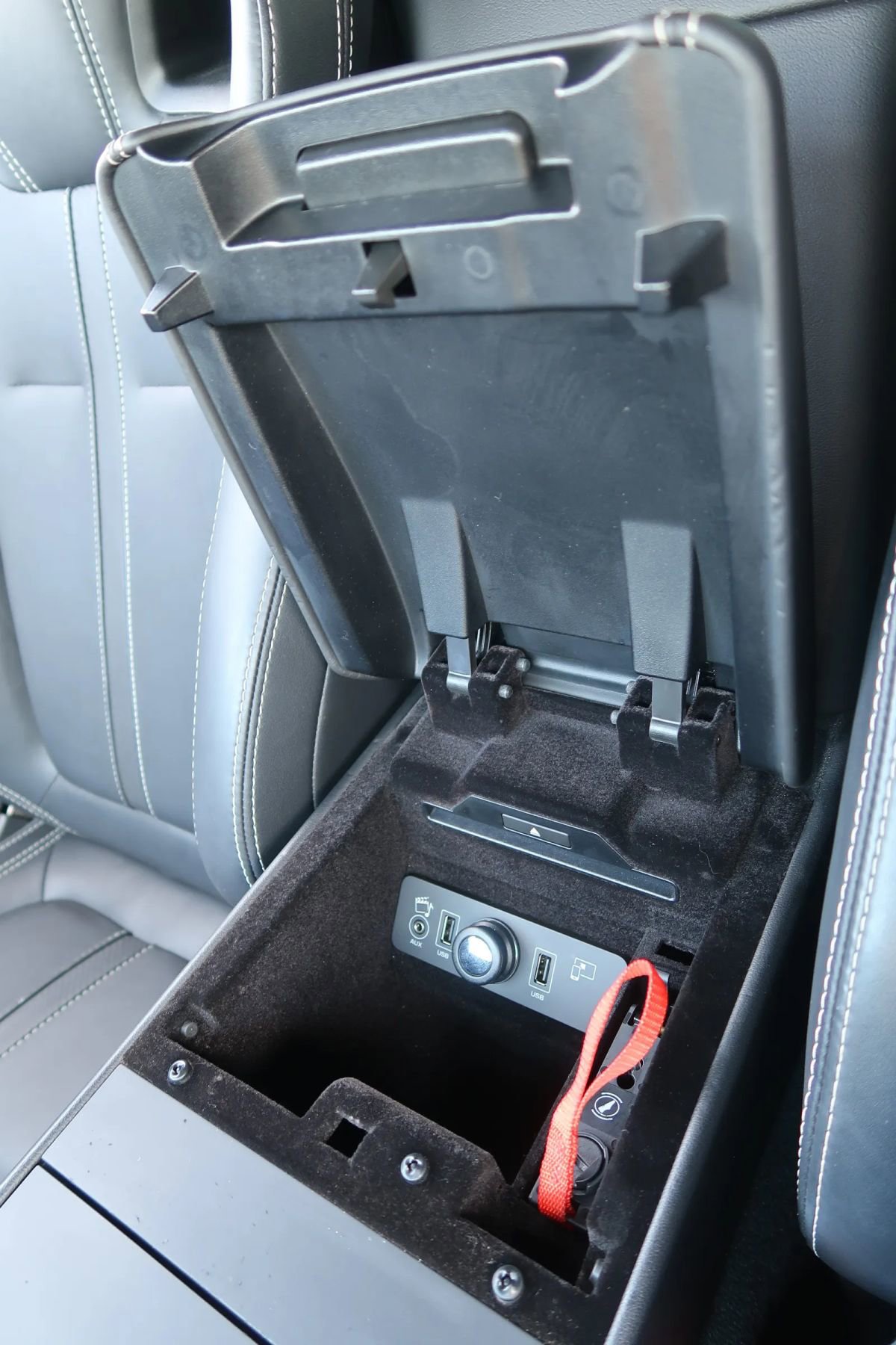 Used 2016 Jaguar F-TYPE R image 24