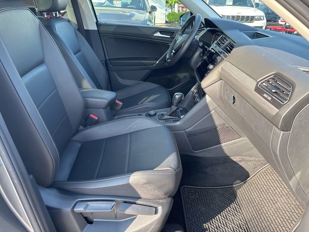 Used 2020 Volkswagen Tiguan SEL AWD/4WD image 51