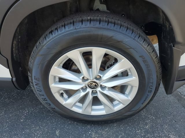 Used 2022 Toyota Corolla Cross LE AWD/4WD image 36