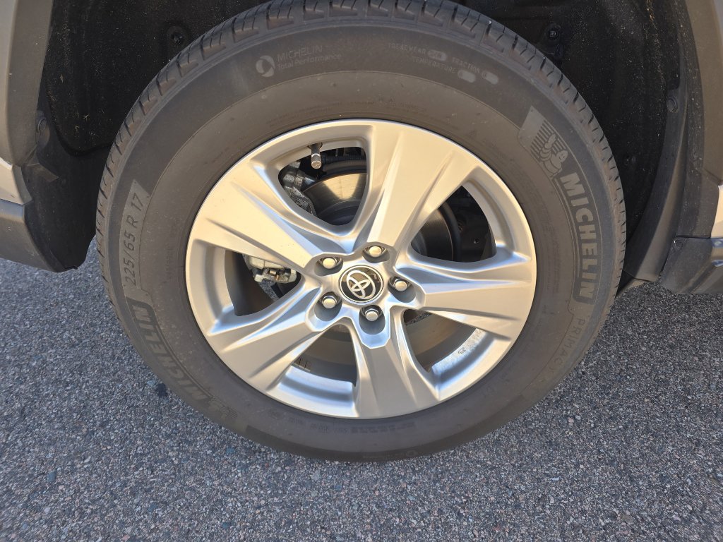 Used 2022 Toyota RAV4 XLE image 11