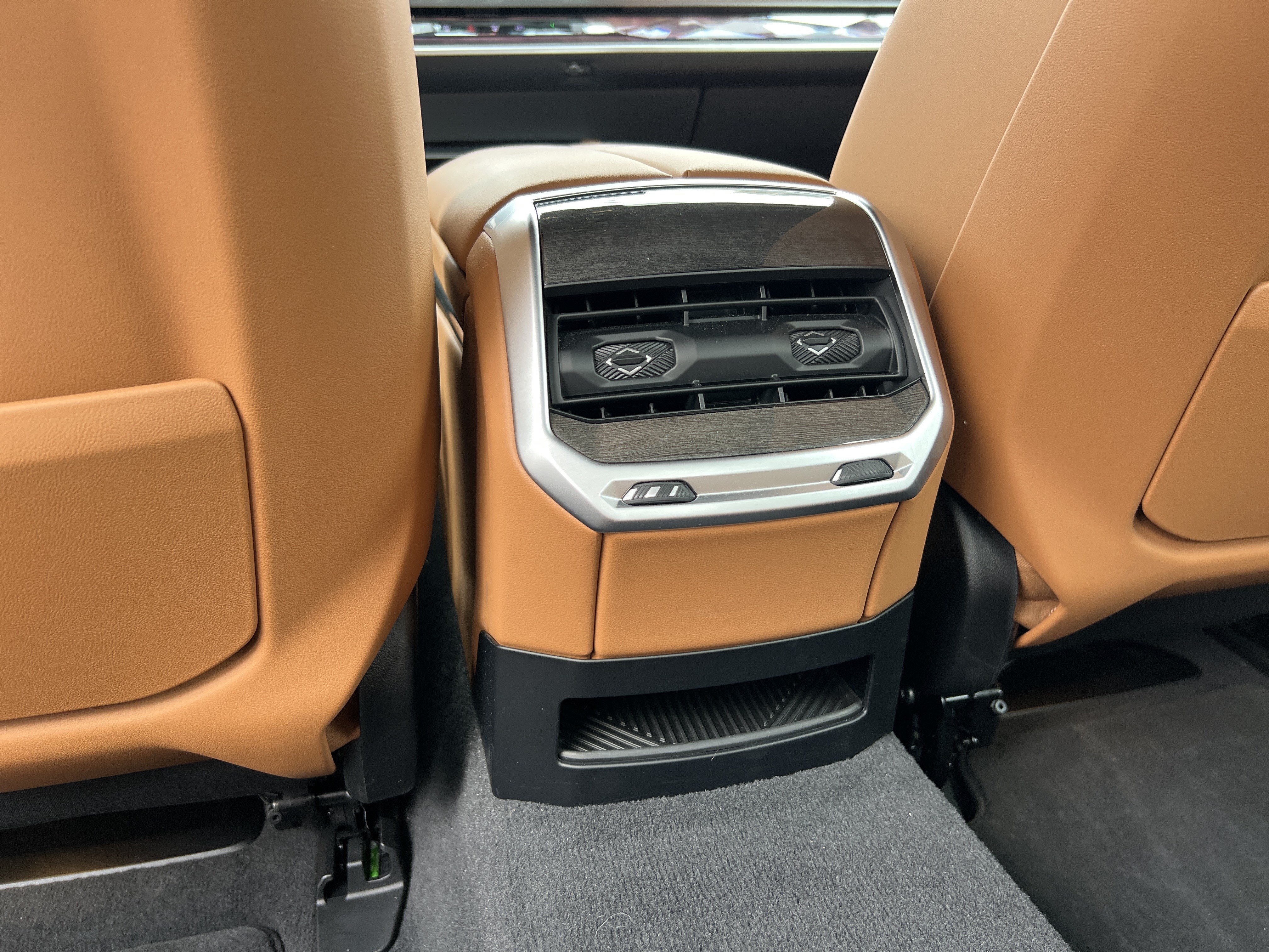 Certified 2024 BMW 740i RWD image 40