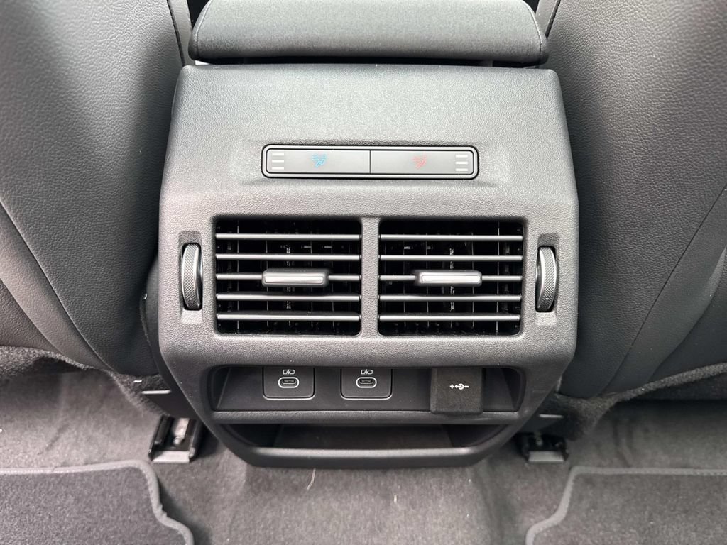 New 2026 Land Rover Discovery Sport Landmark AWD/4WD image 17