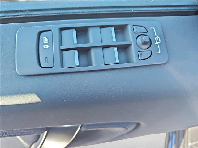 Used 2025 Land Rover Discovery Sport S image 27