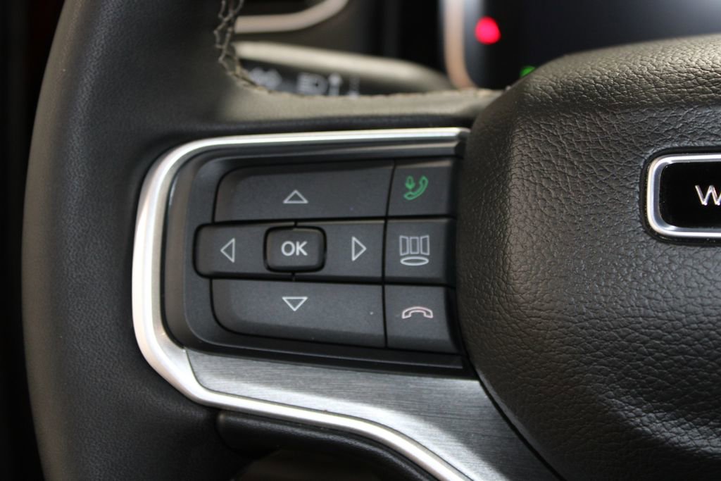 Used 2025 Jeep Wagoneer L Series II w/ 8-pass Seating Package image 44