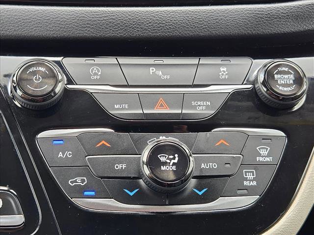Used 2019 Chrysler Pacifica Touring-L FWD image 15