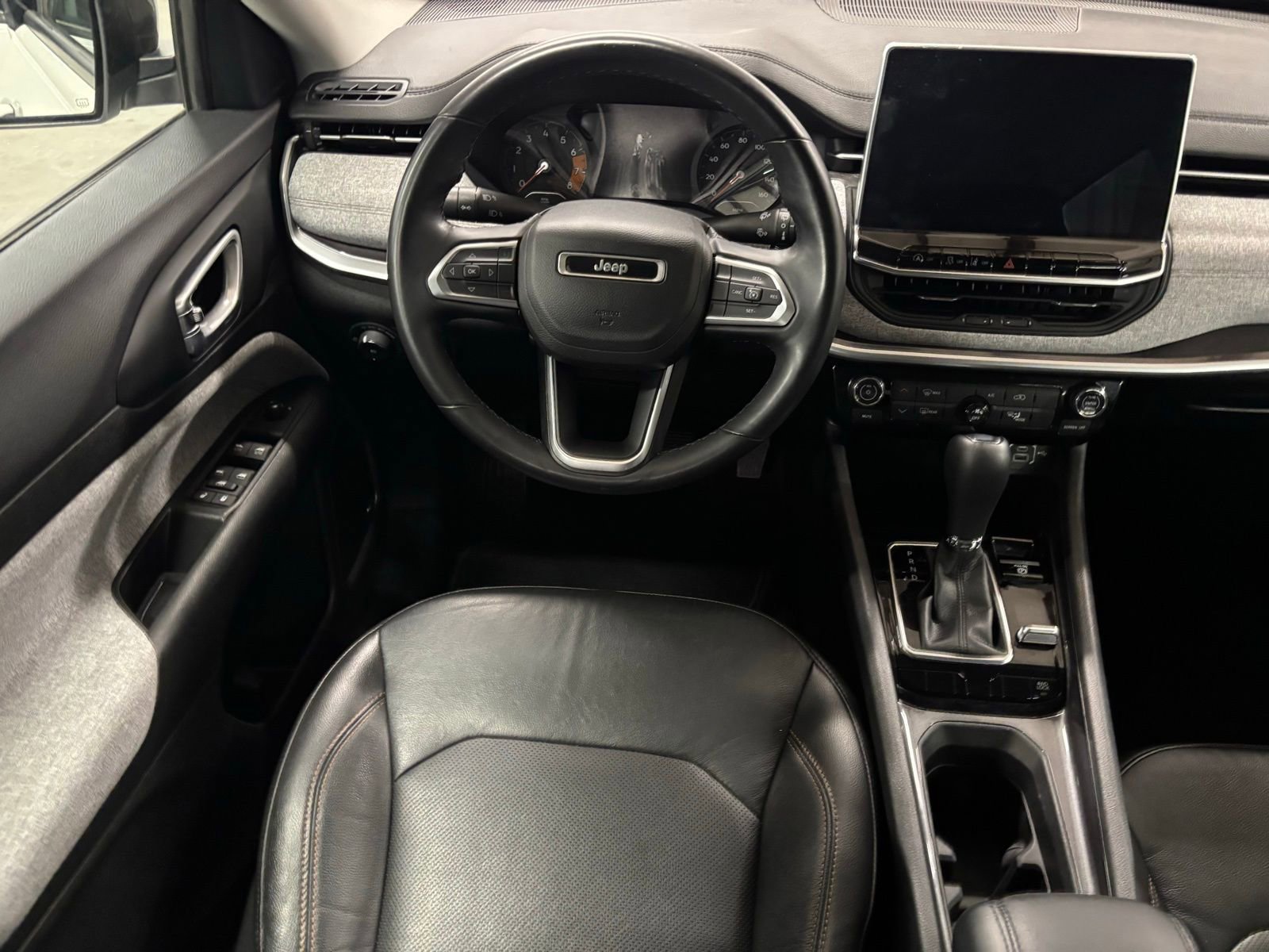 Used 2022 Jeep Compass Latitude w/ Sun and Sound Group AWD/4WD image 12