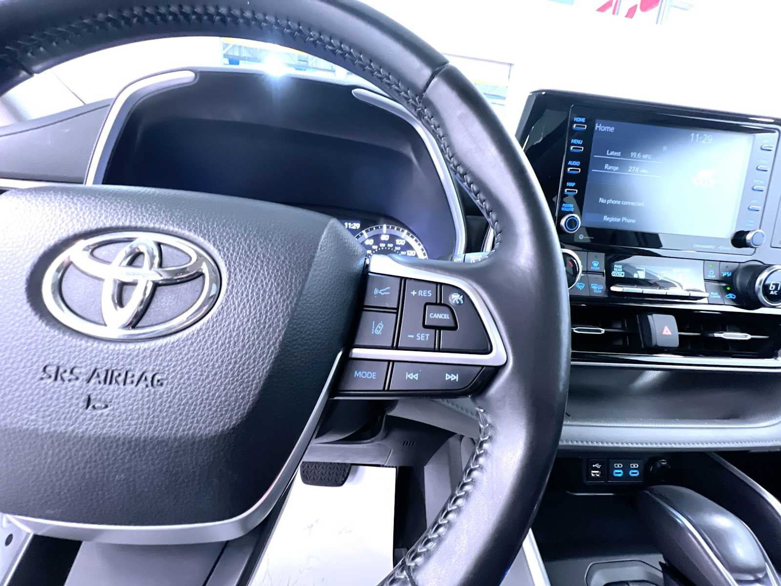 Used 2022 Toyota Highlander XLE AWD/4WD image 21