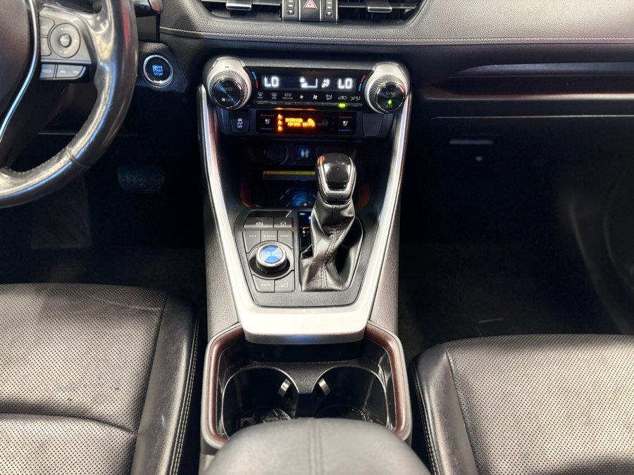 Used 2019 Toyota RAV4 Limited w/ Advanced Technology Package AWD/4WD image 28