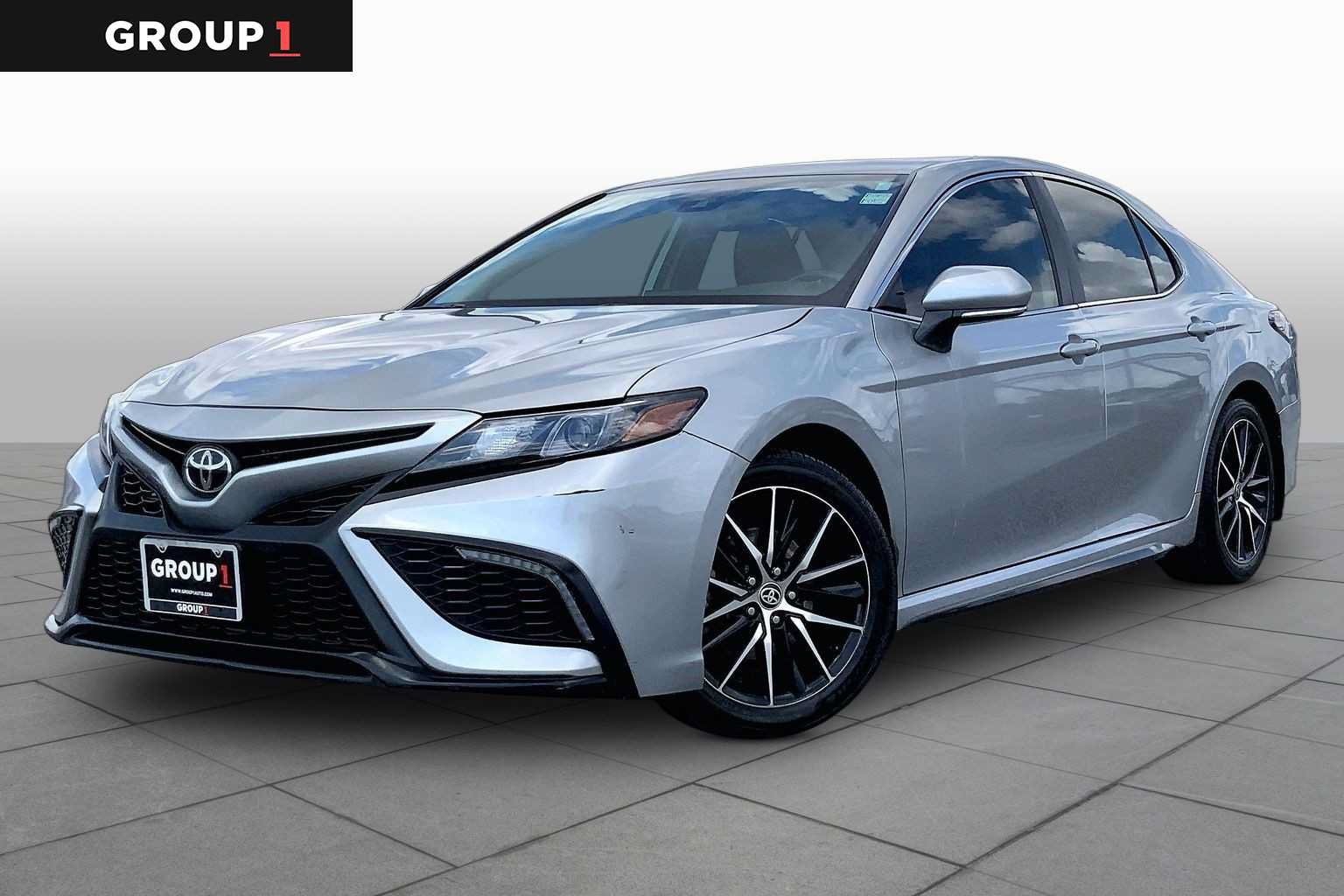 Used 2024 Toyota Camry SE FWD image 1