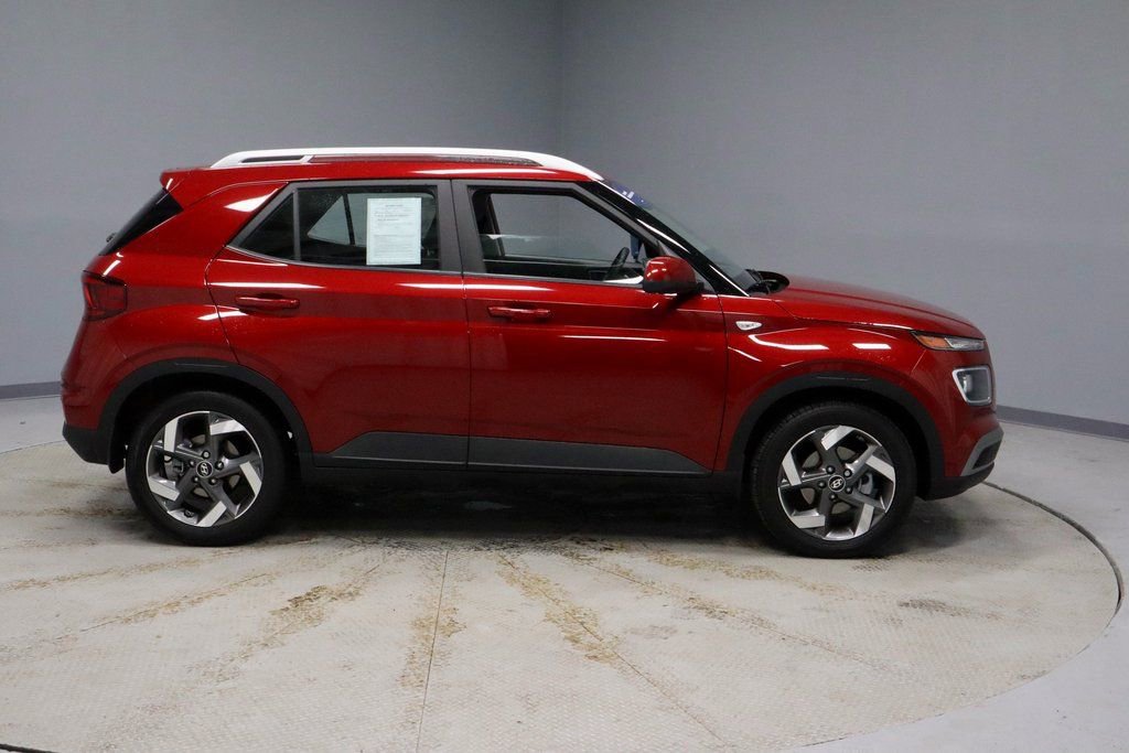 Certified 2025 Hyundai Venue SEL image 8