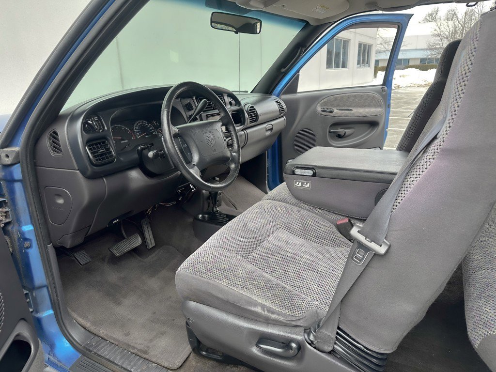Used 2000 Dodge Ram 1500 Truck ST image 17
