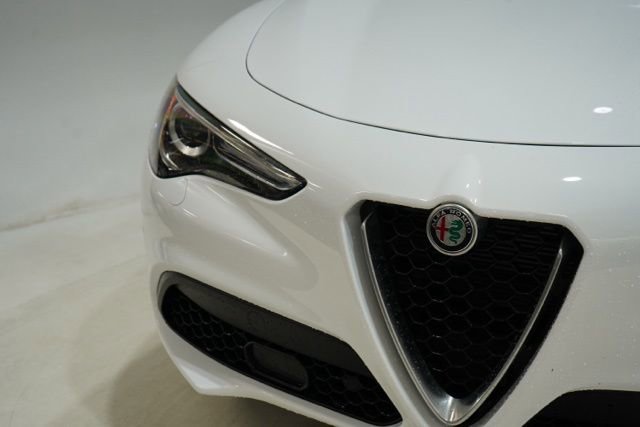 Used 2023 Alfa Romeo Stelvio Ti AWD/4WD image 9