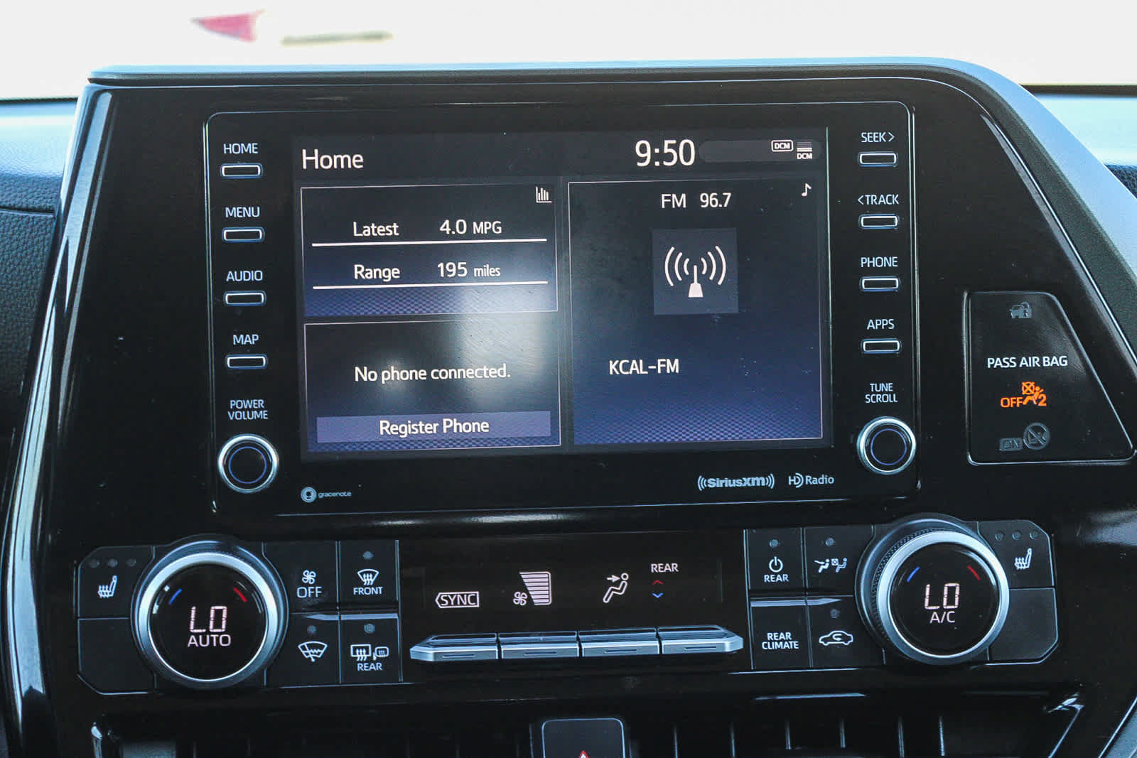 Used 2021 Toyota Highlander XLE AWD/4WD image 14