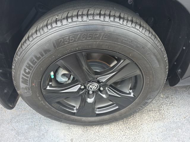 Used 2023 Toyota Highlander L image 13