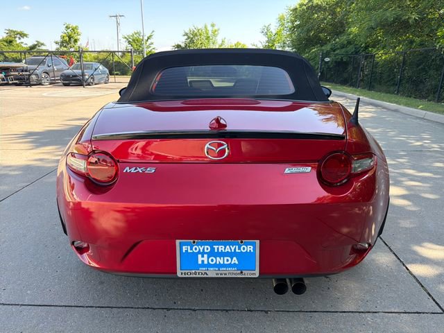 Used 2016 MAZDA MX-5 Miata Club RWD image 4