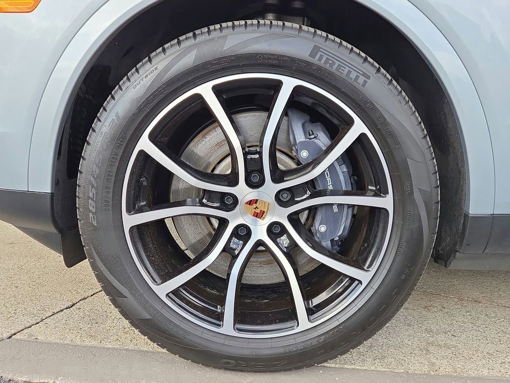 Certified 2025 Porsche Cayenne E-Hybrid Coupe image 24
