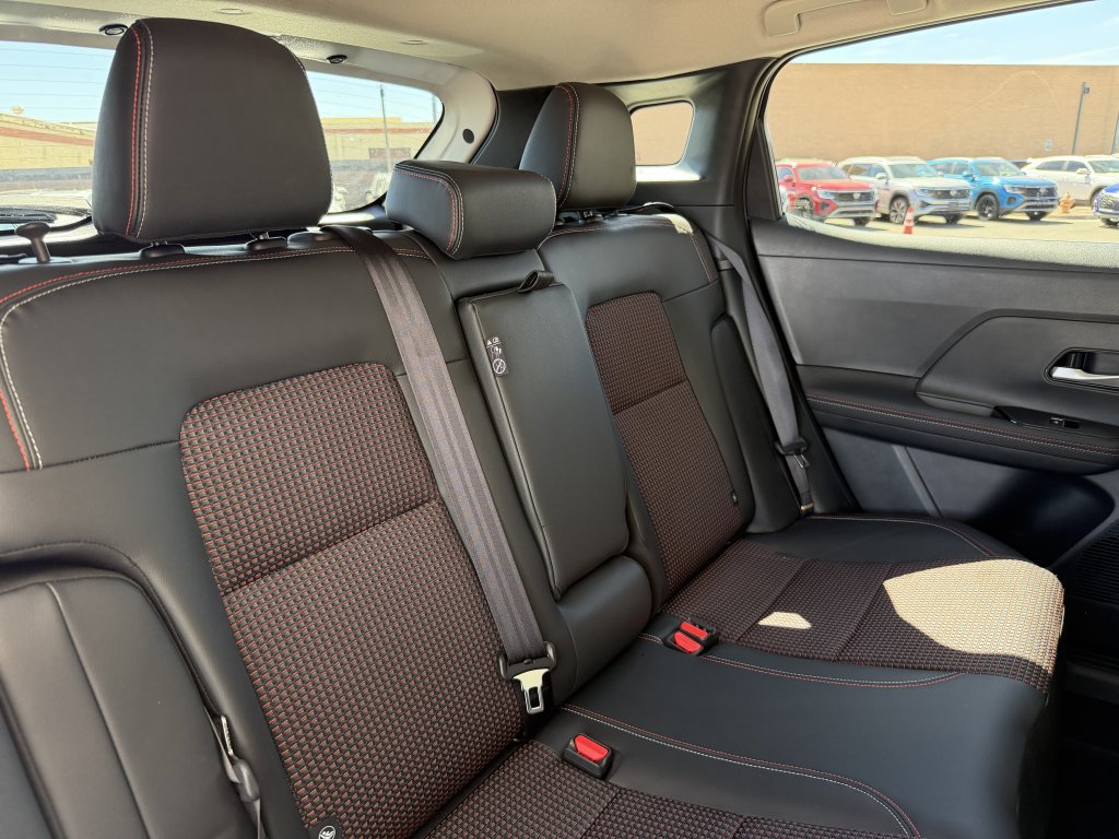 Used 2025 Nissan Kicks SR AWD/4WD image 33