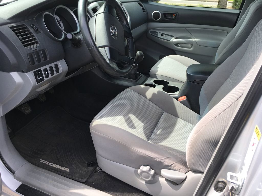 Used 2012 Toyota Tacoma PreRunner w/ SR5 Pkg image 4