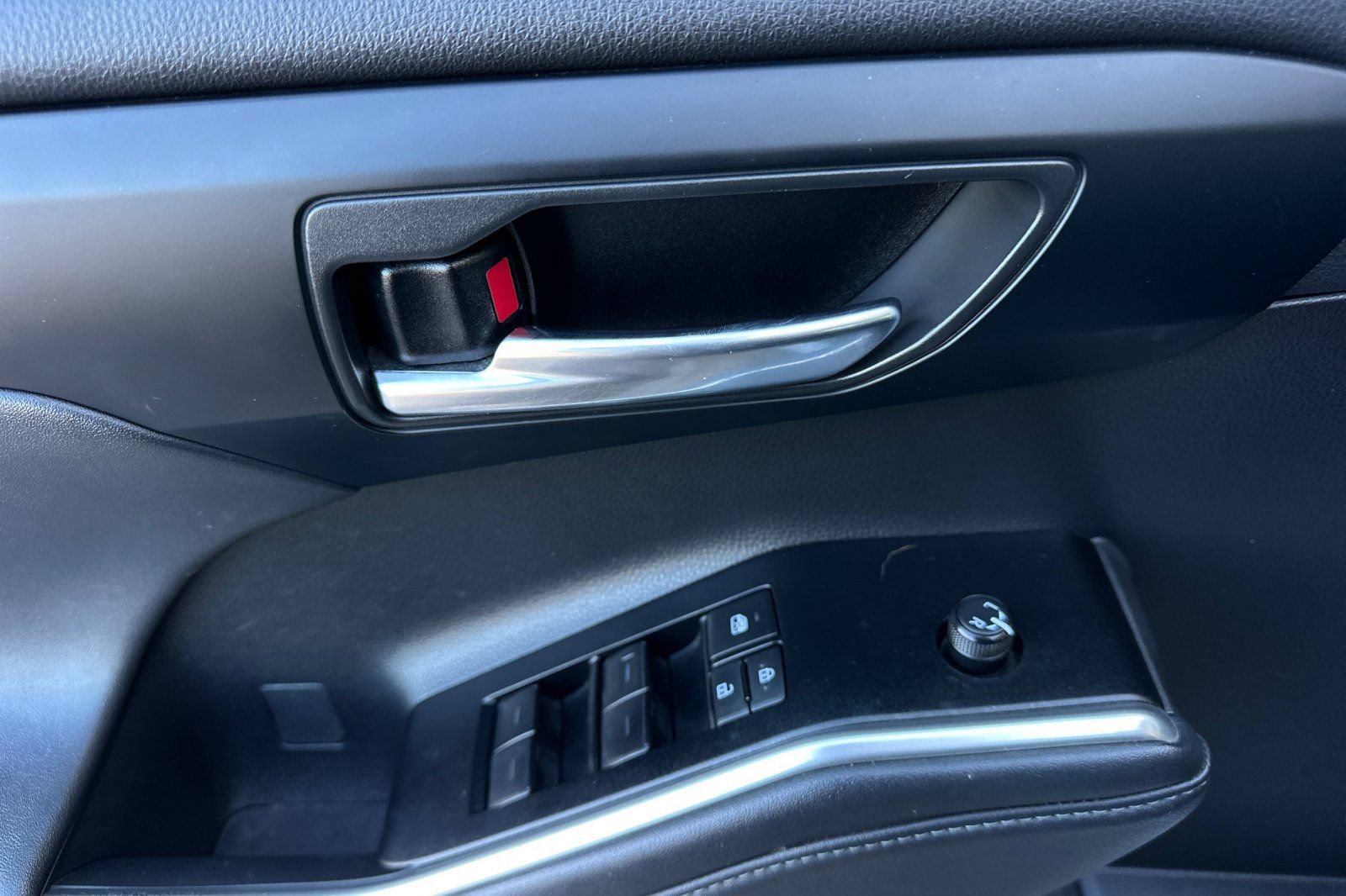 Used 2022 Toyota Highlander XLE FWD image 10
