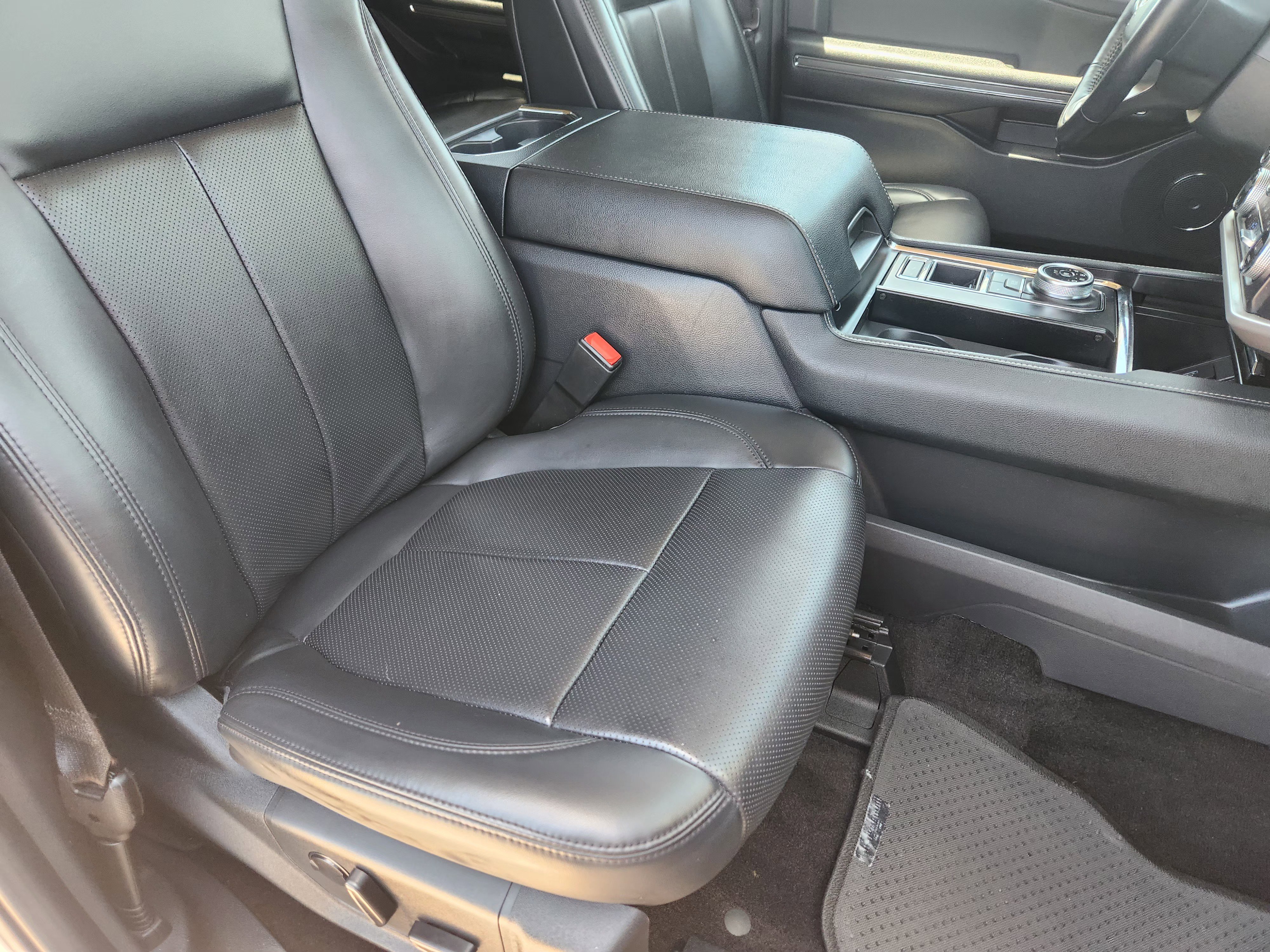 Used 2022 Ford Expedition XLT RWD image 14