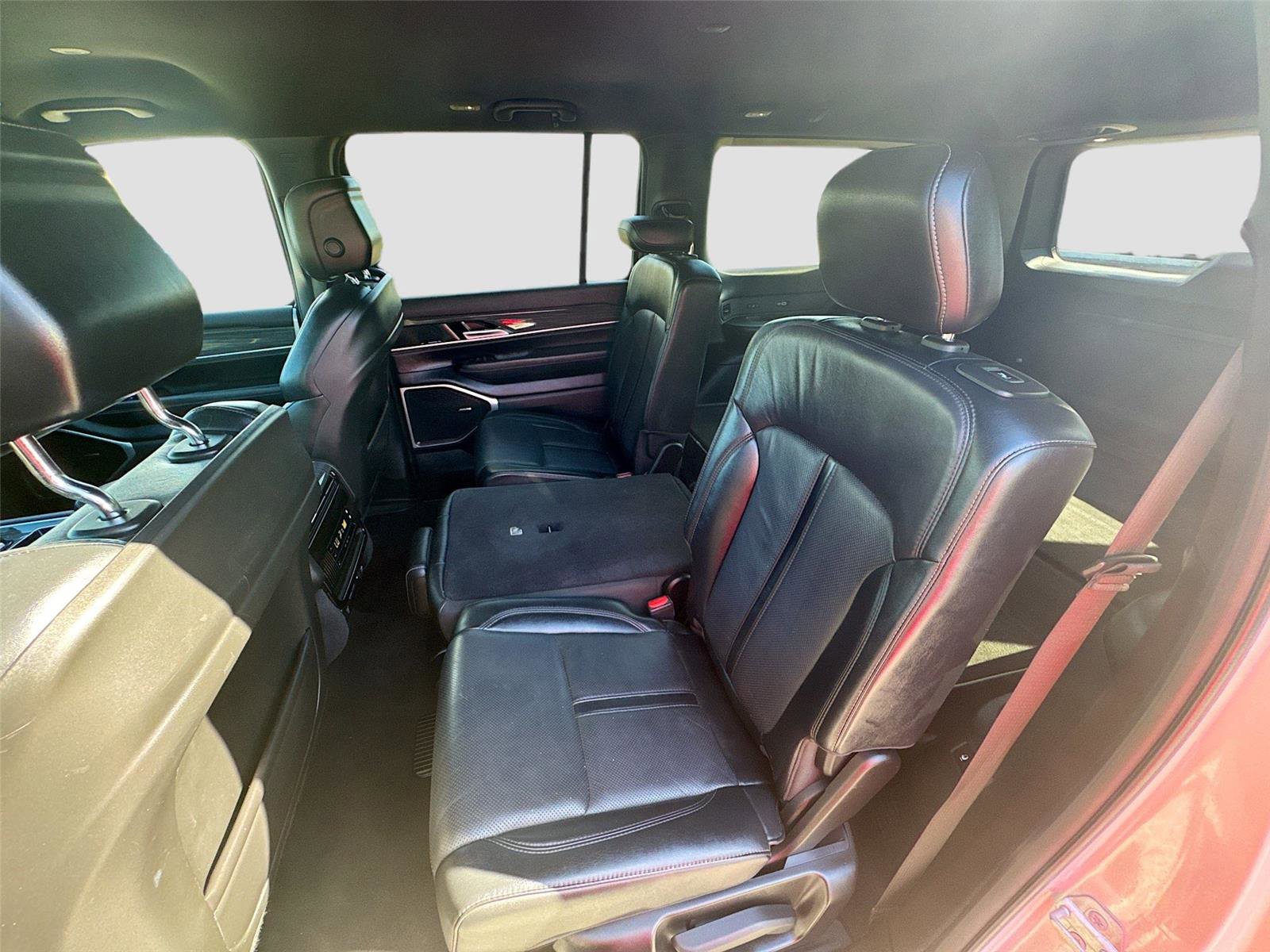 Used 2022 Jeep Wagoneer Series III image 24