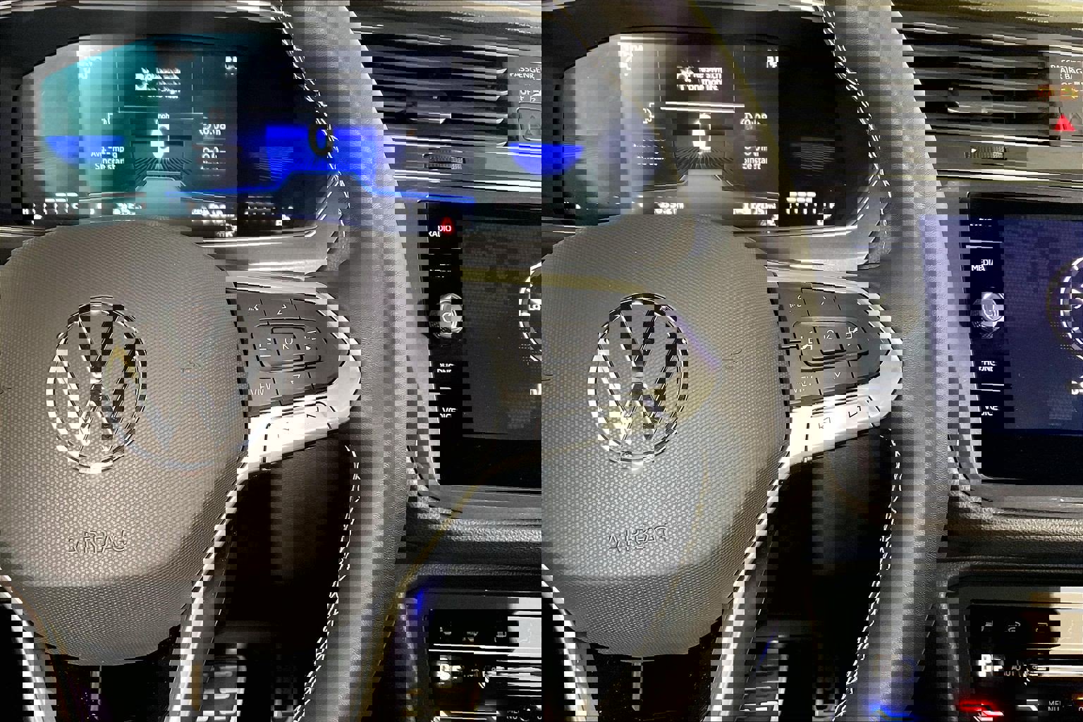 Used 2023 Volkswagen Tiguan SE FWD image 19