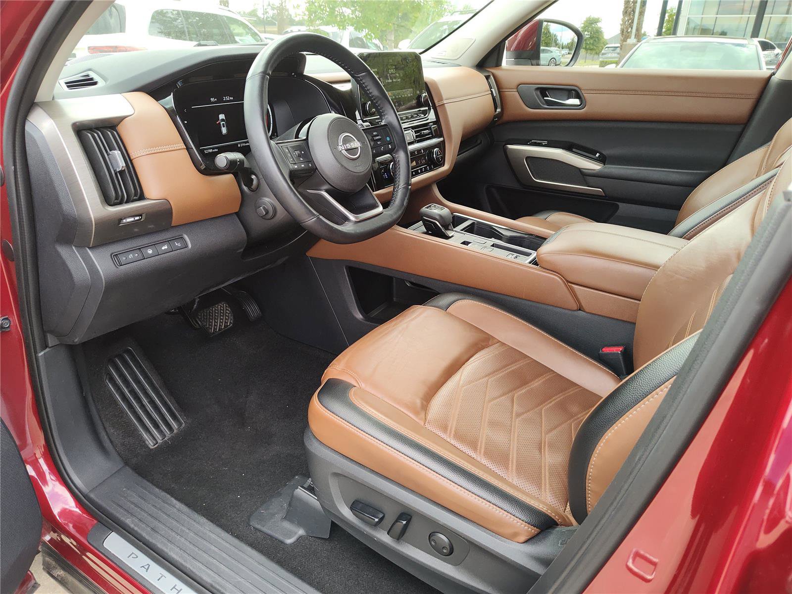 Used 2024 Nissan Pathfinder Platinum w/ Cargo Package image 2