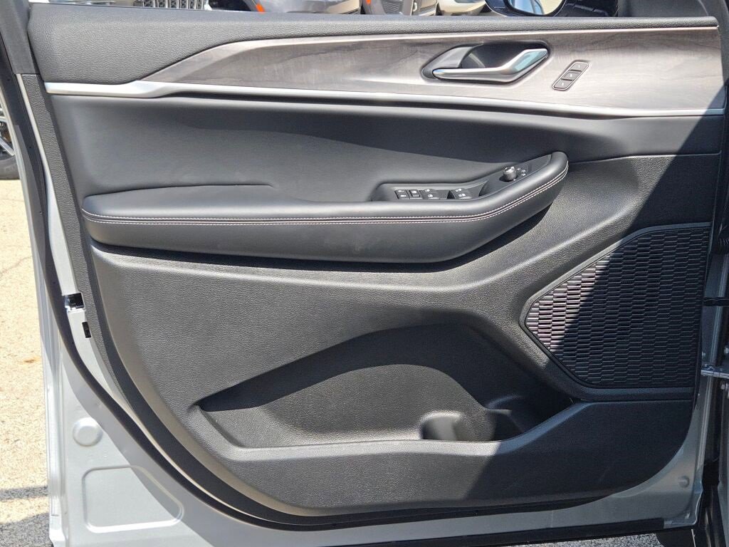 New 2025 Jeep Grand Cherokee L Limited w/ MOPAR Finishing Package image 22