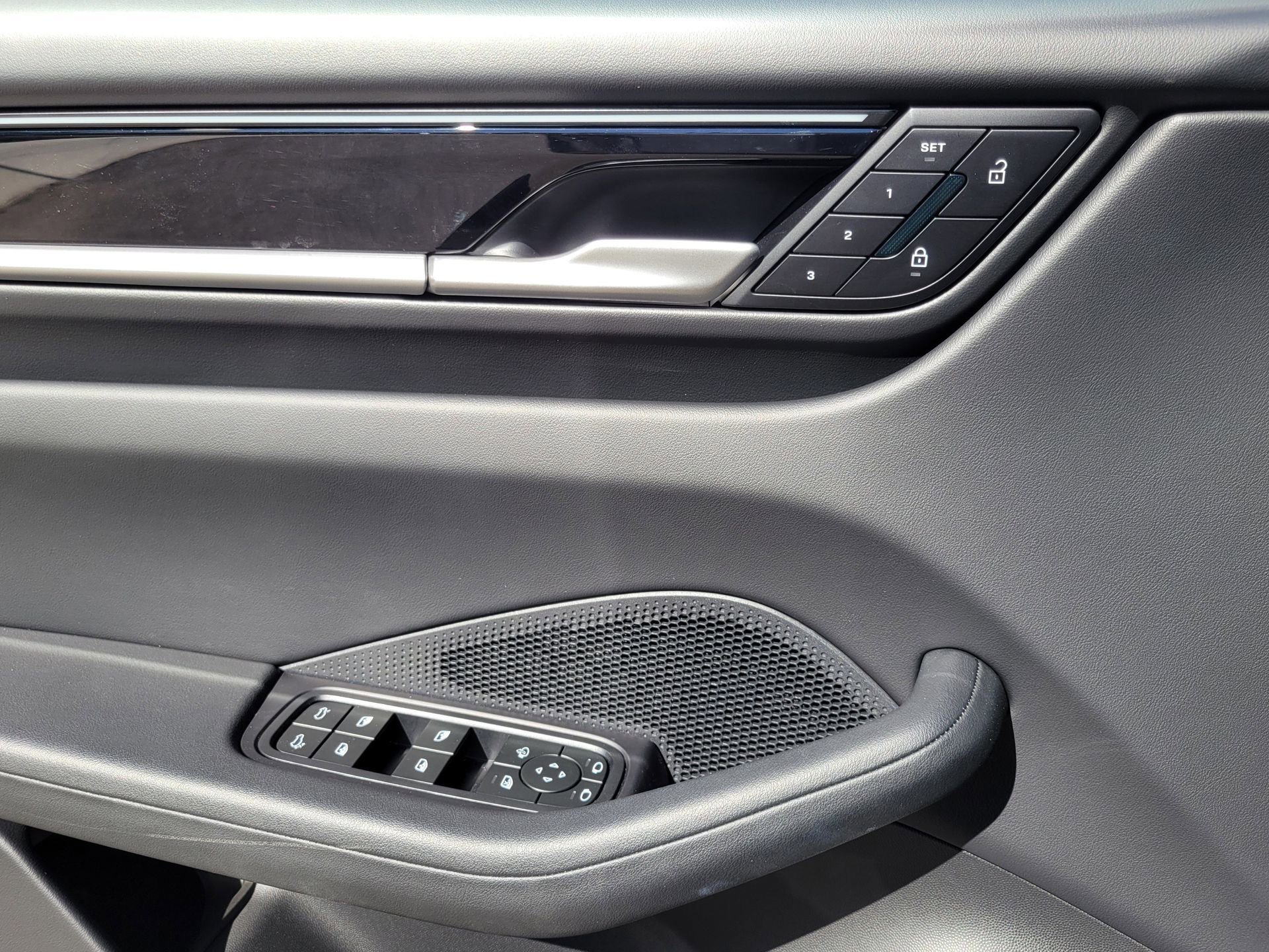 Used 2025 Porsche Macan Electric image 23