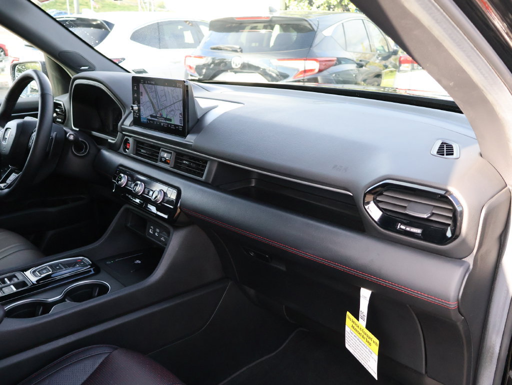 Certified 2025 Honda Pilot Black Edition image 9