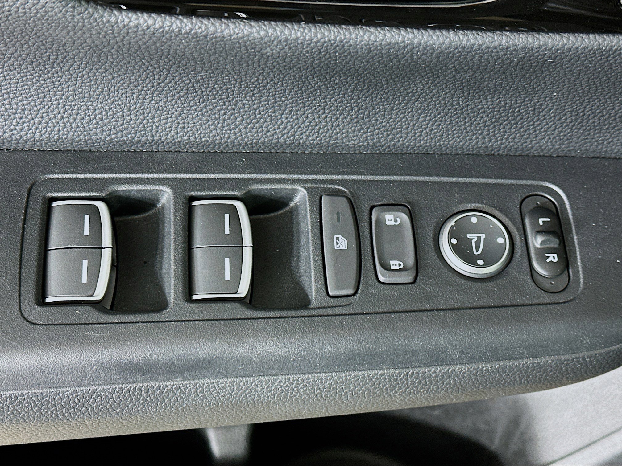 Used 2025 Honda CR-V EX-L image 15