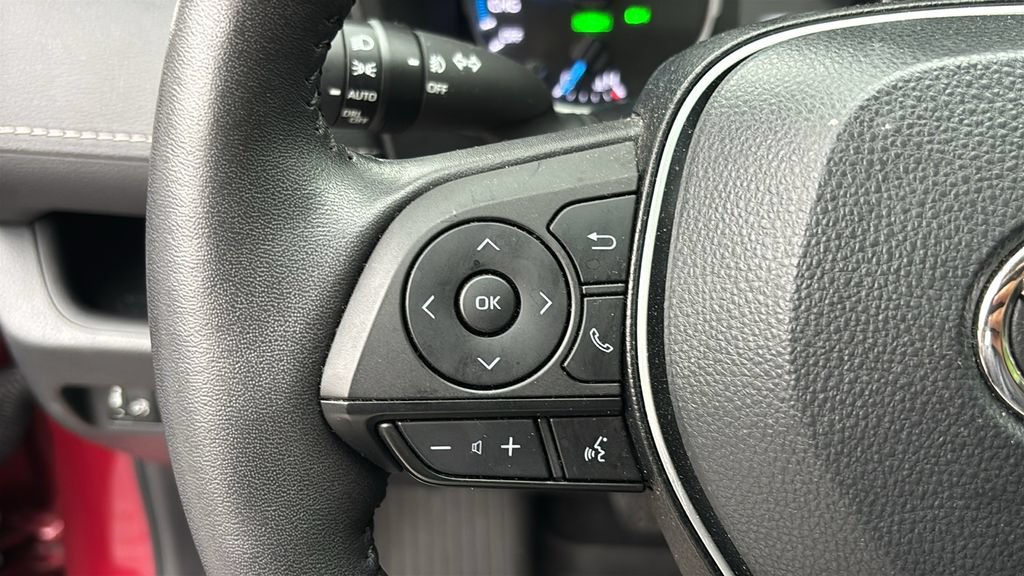 Used 2022 Toyota RAV4 XLE Premium AWD/4WD image 18