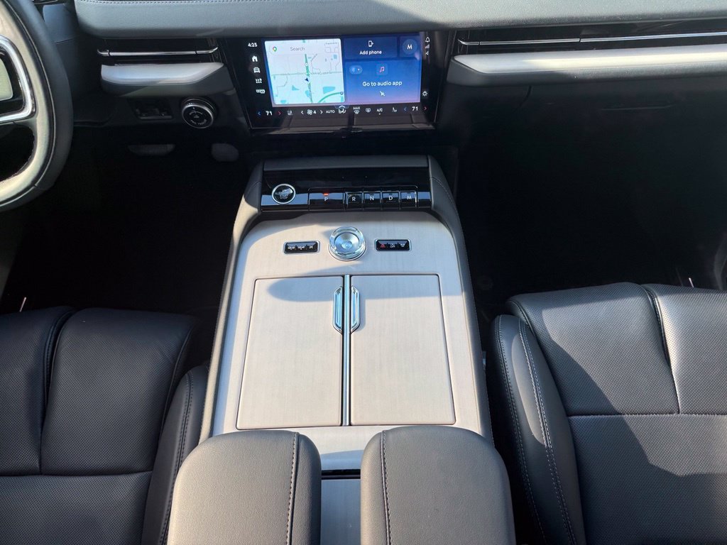 Used 2026 Lincoln Navigator Premiere AWD/4WD image 25