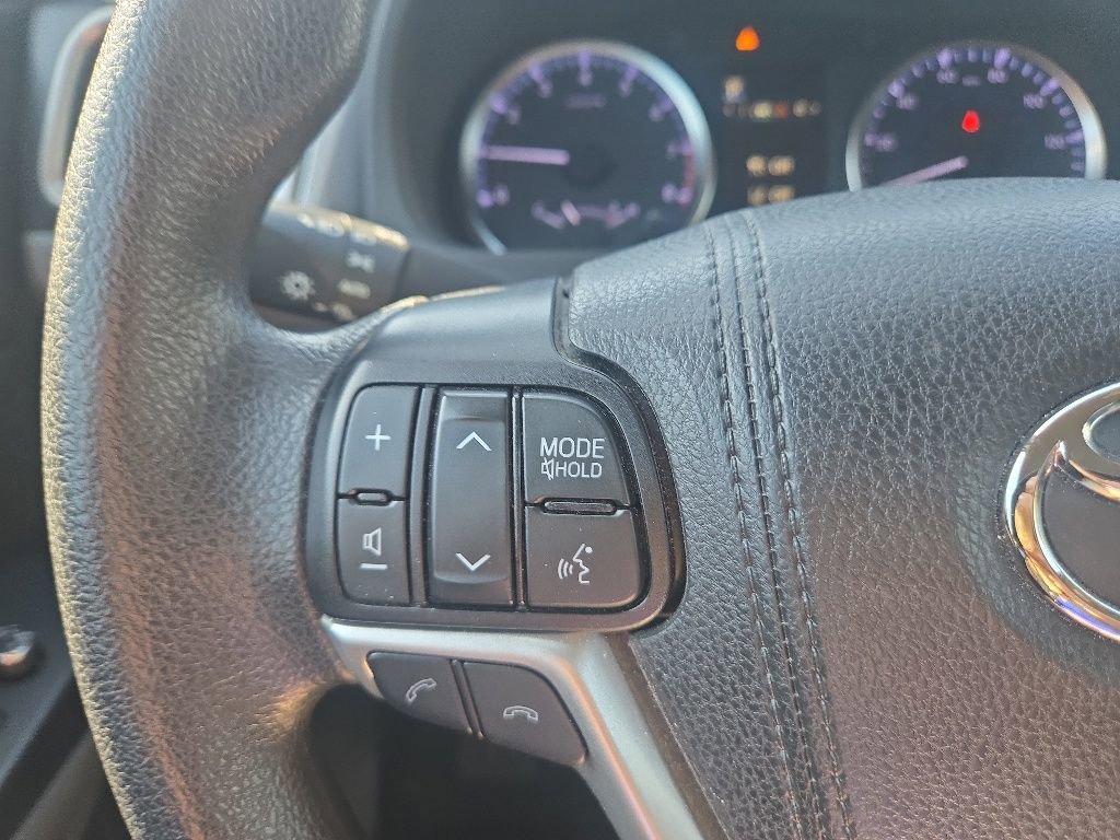 Used 2019 Toyota Highlander LE AWD/4WD image 15