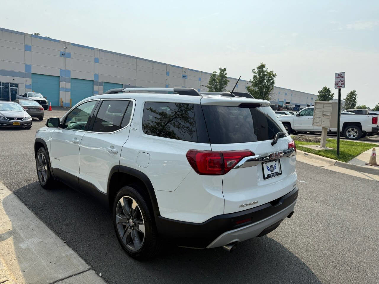Used 2018 GMC Acadia SLT w/ LPO, Cargo Package image 12