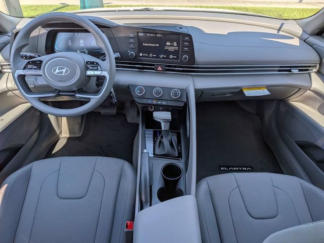 Used 2026 Hyundai Elantra SE FWD image 14