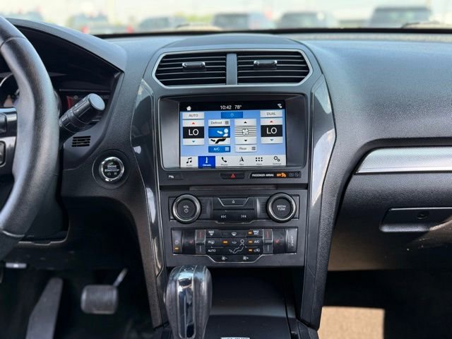 Used 2018 Ford Explorer XLT w/ XLT Appearance Package AWD/4WD image 25