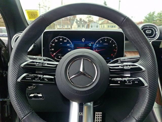 Used 2025 Mercedes-Benz GLC 300 4MATIC image 21