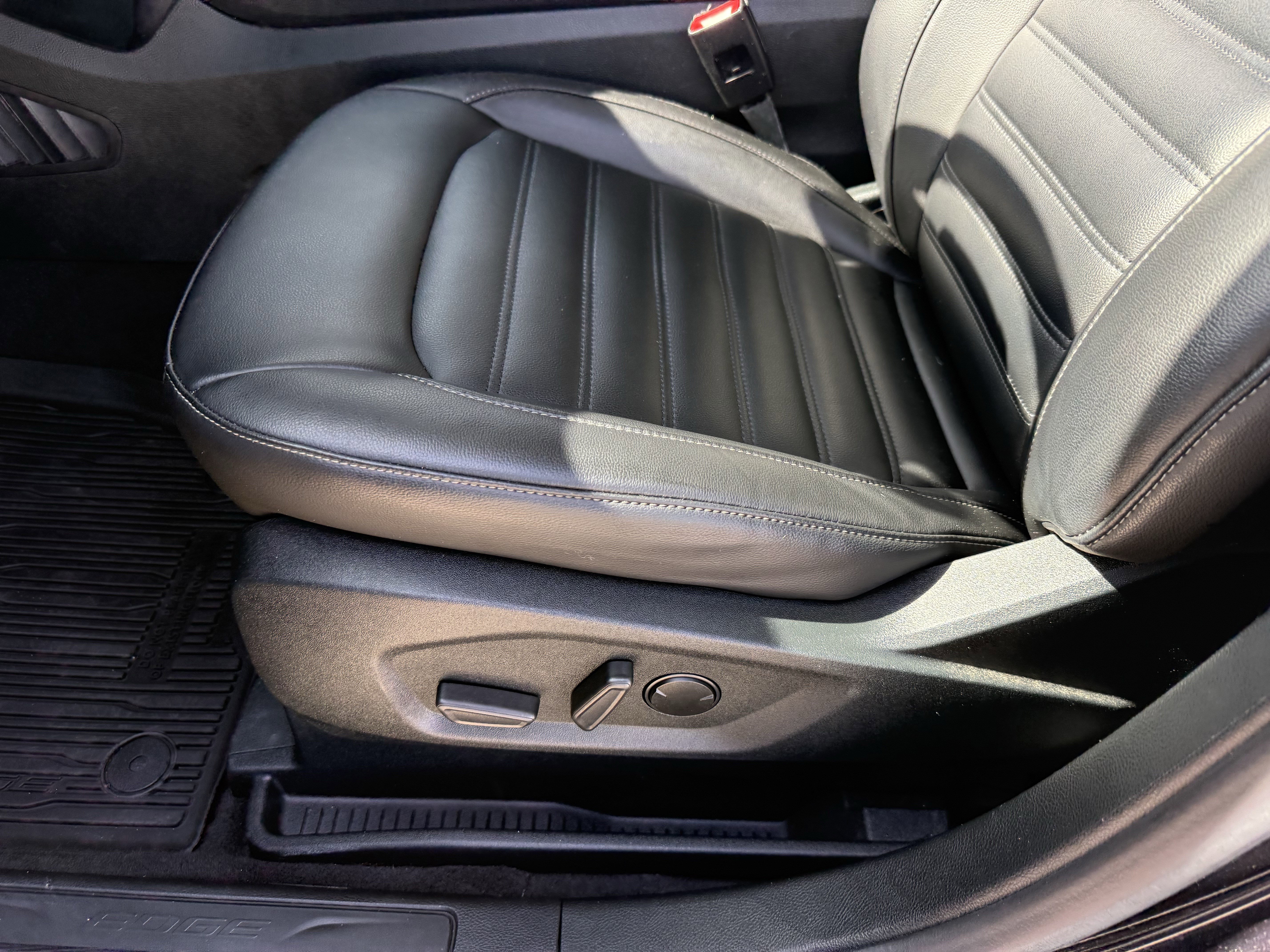 Used 2022 Ford Edge SEL w/ Convenience Package image 30