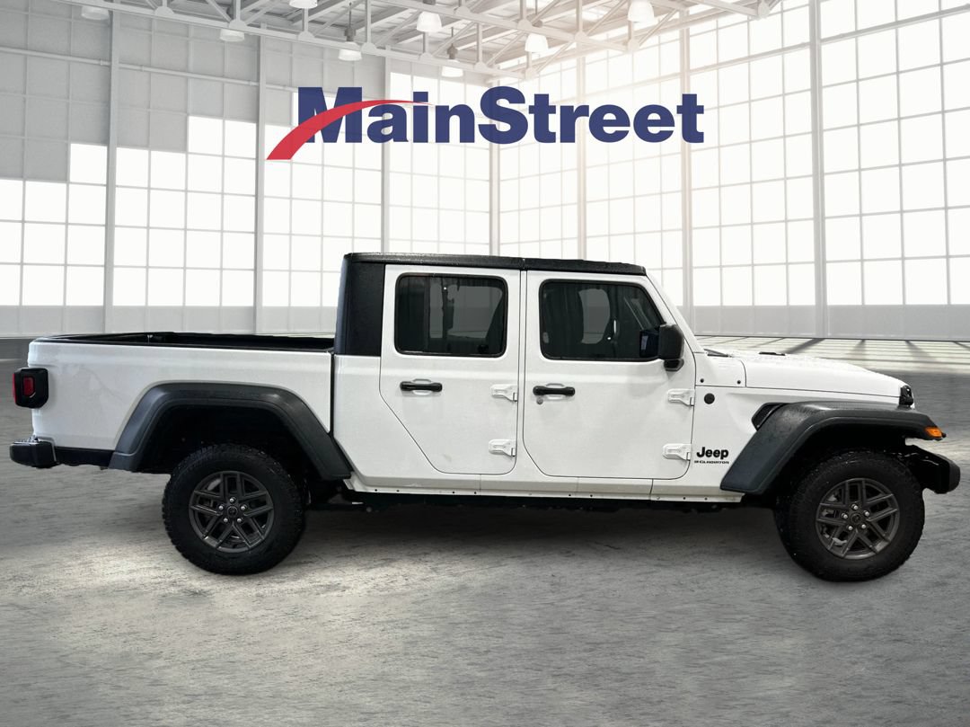Used 2025 Jeep Gladiator Sport AWD/4WD image 6