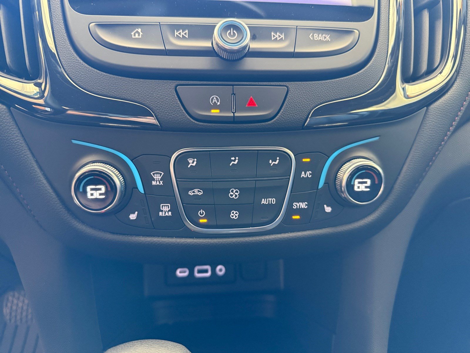Used 2024 Chevrolet Equinox RS FWD image 28