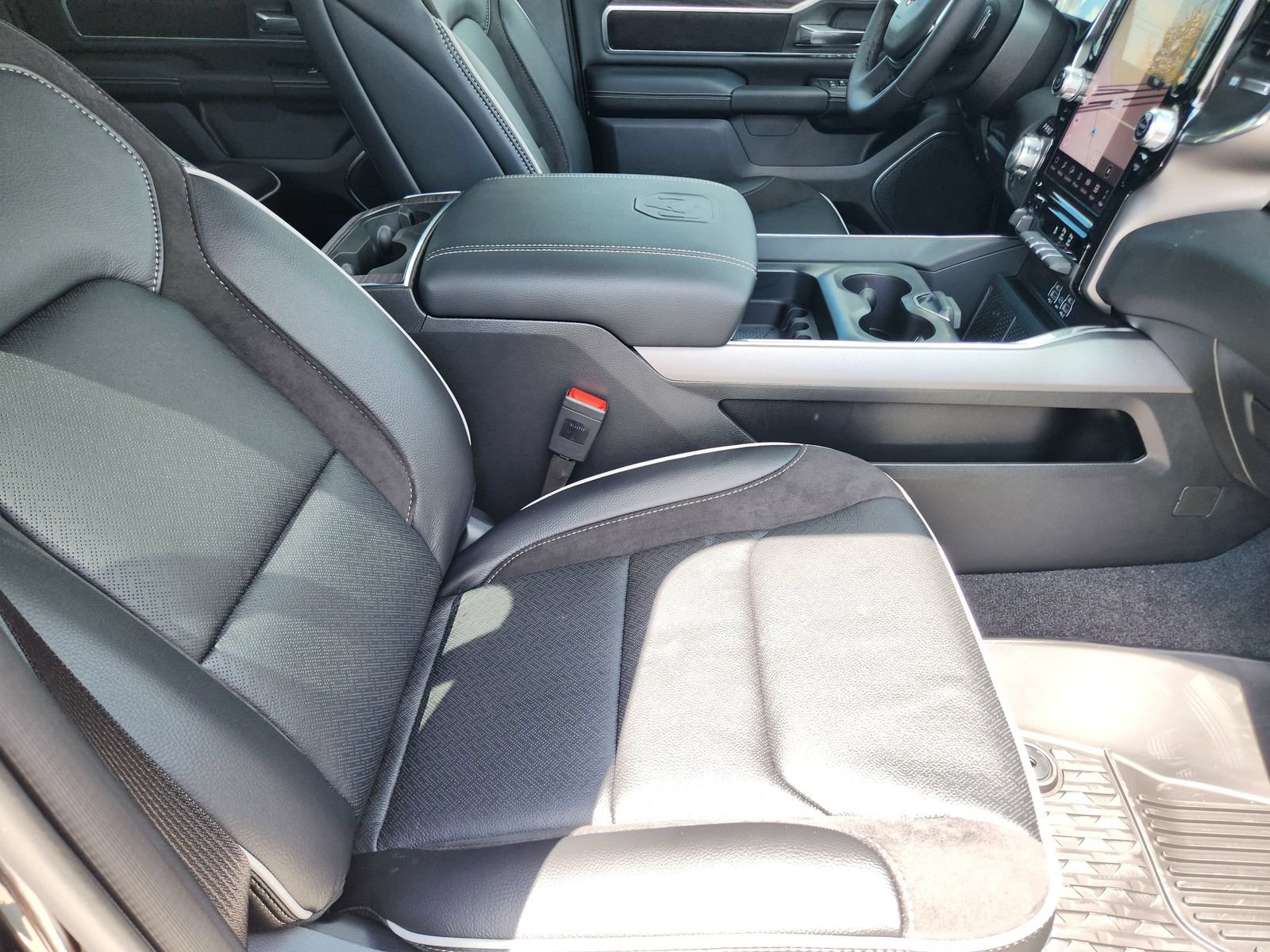 New 2027 RAM 1500 Laramie w/ Night Edition AWD/4WD image 14