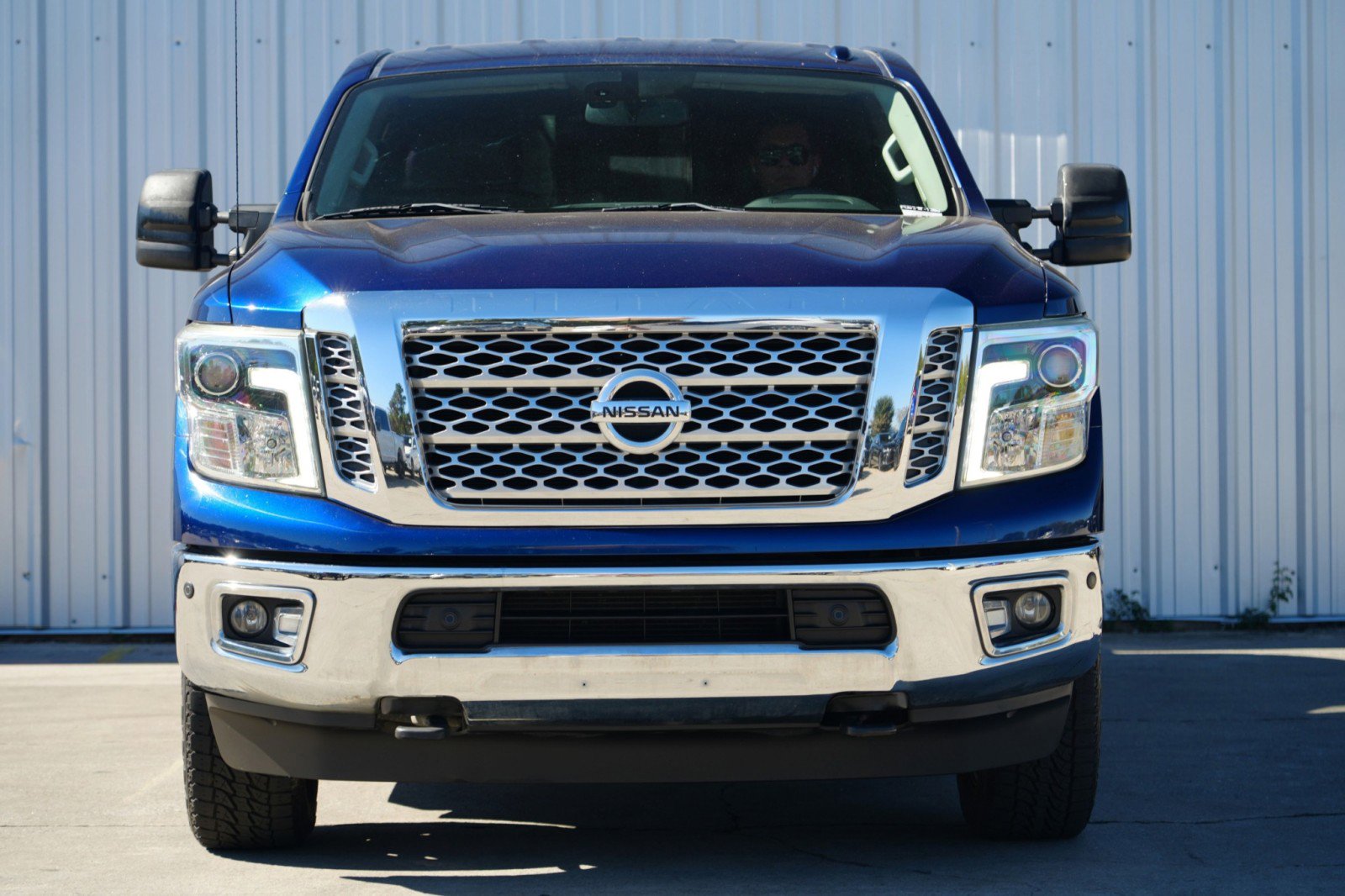 Used 2016 Nissan Titan SL image 6