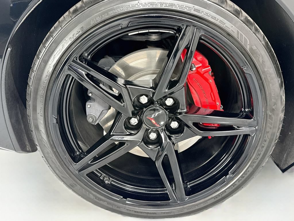 Used 2021 Chevrolet Corvette Stingray Coupe w/ Body-Color Dual Roof Package RWD image 28