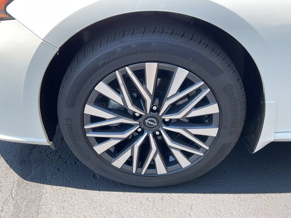 Used 2023 Nissan Altima 2.5 SV w/ SV Premium Package AWD/4WD image 9